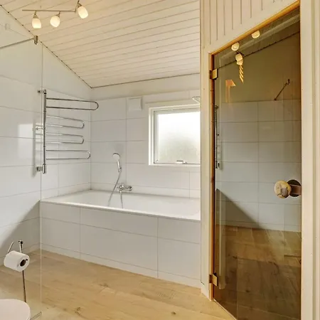 Hébergement de vacances Folke - 250m From The Sea By Interhome